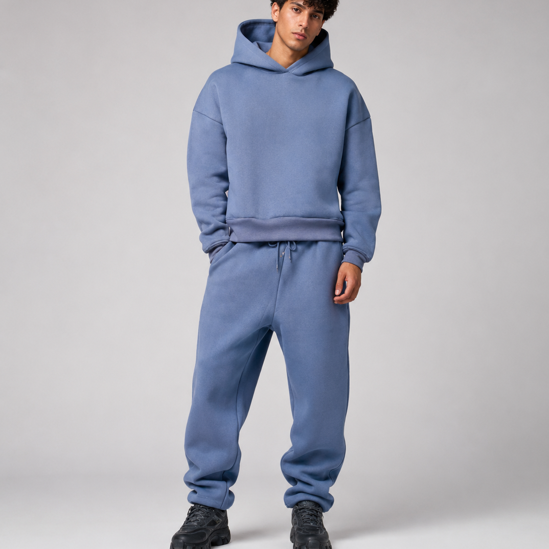 Męski zestaw dresowy – fason oversize, bluza przez głowę, styl casual na jesień