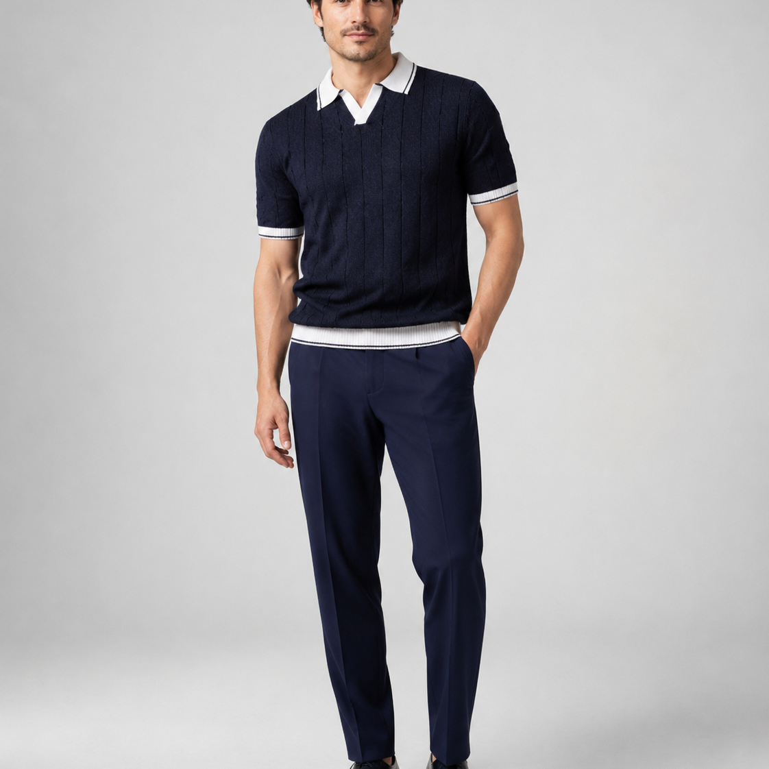 Męski zestaw polo i spodni – prążkowana faktura, krój tapered, smart casual
