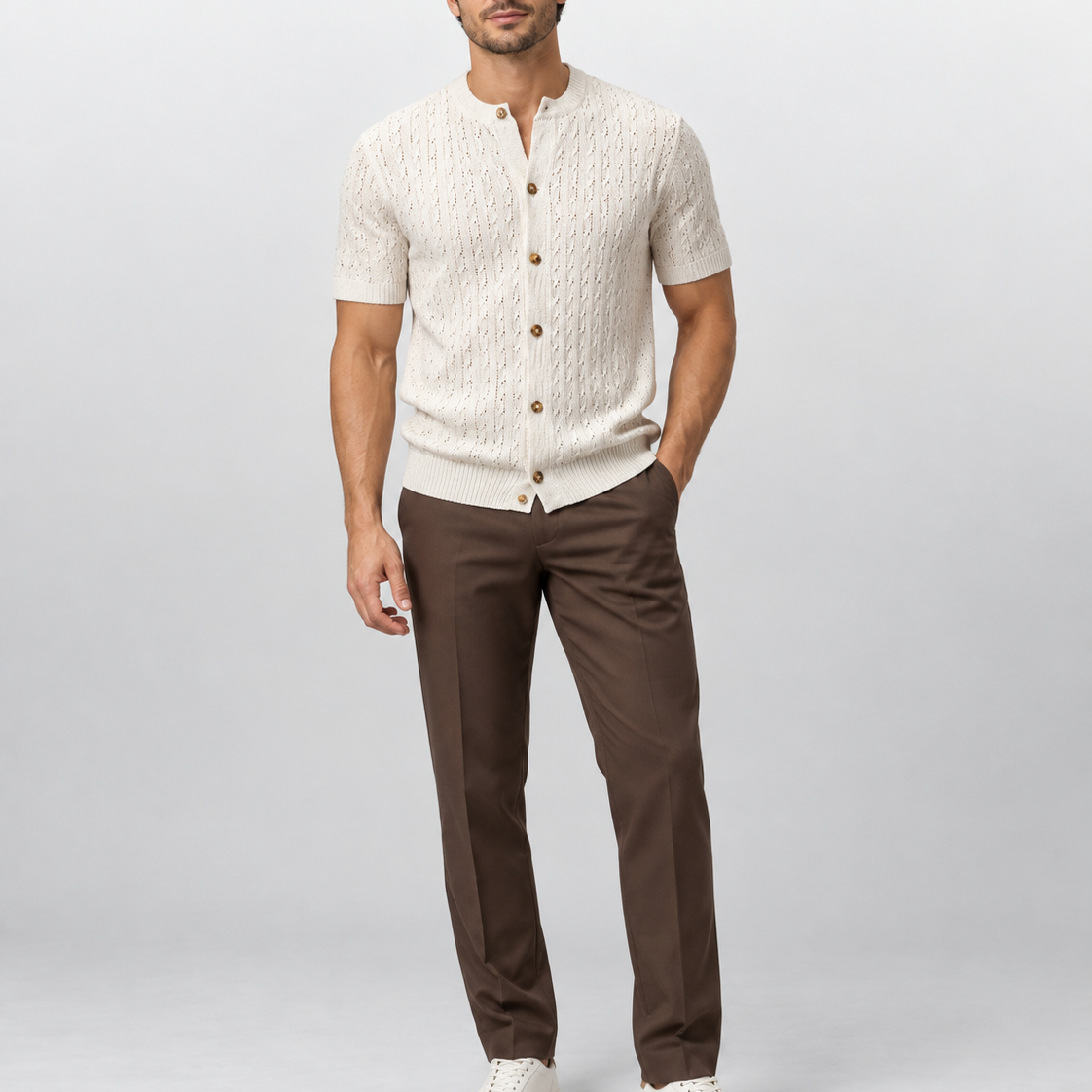 Męski zestaw smart casual – dzianina w warkocze, dopasowane spodnie, na co dzień