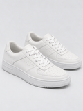 Sneakersy – Perforowana cholewka, płaska gumowa podeszwa, codzienne stylizacje
