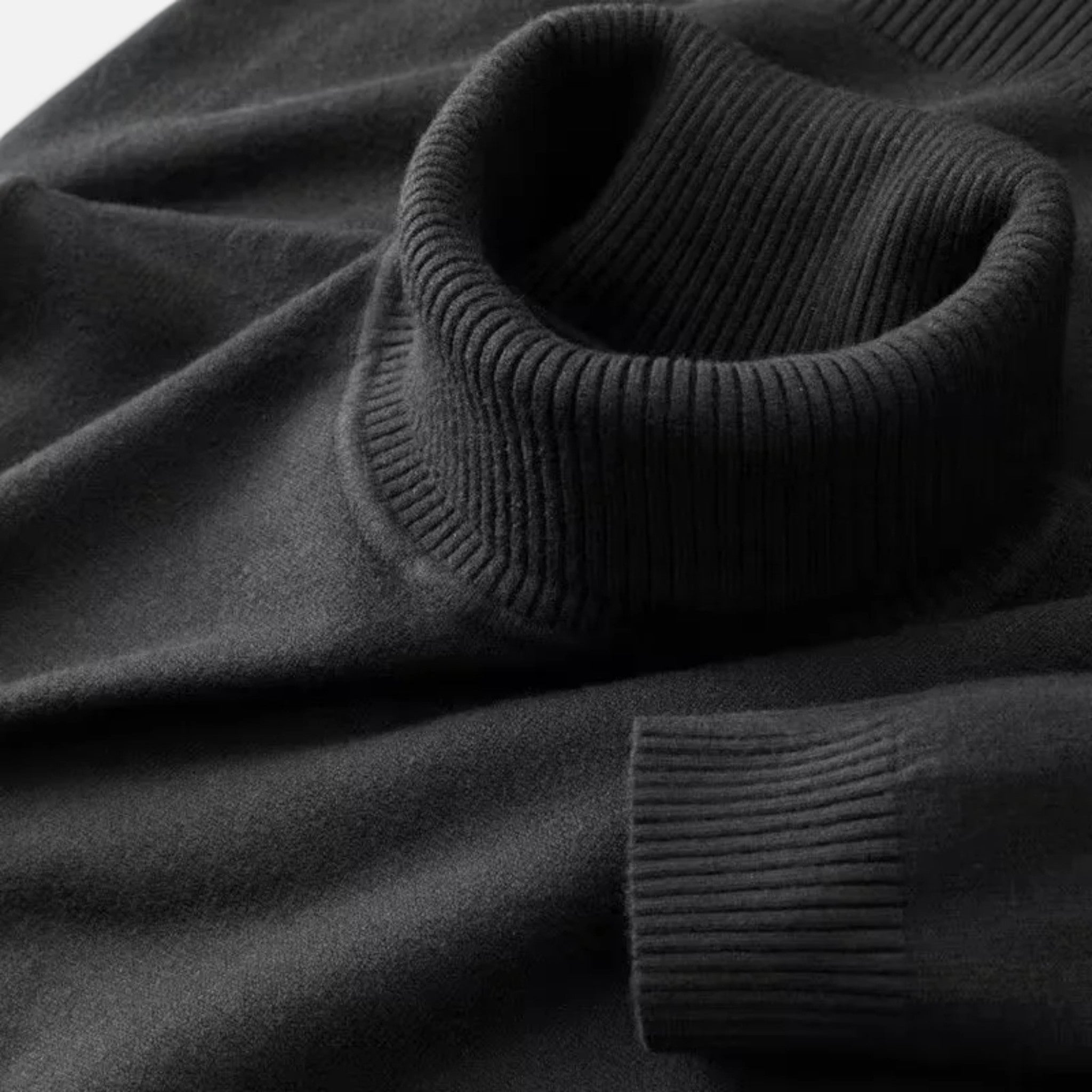 Sweter z golfem – dopasowany krój, minimalistyczny casual, warstwowa stylizacja premium na co dzień